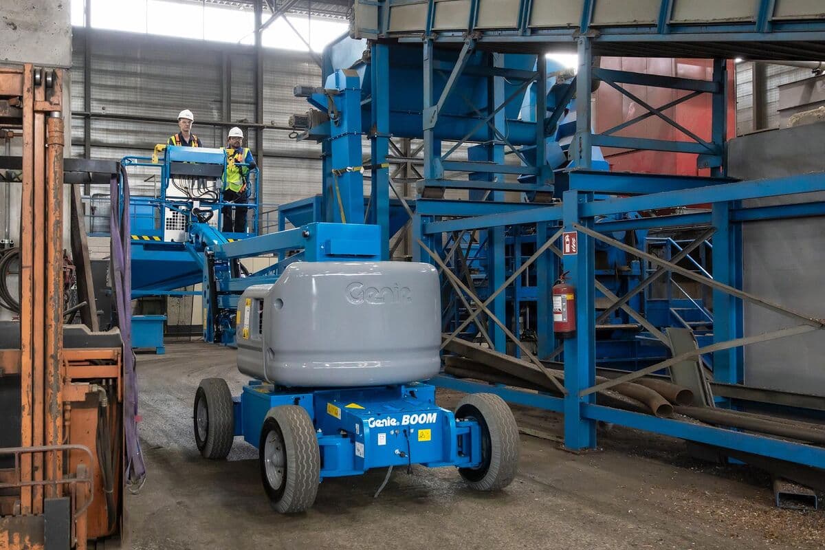 Plataforma articulada Genie Z-45/25J en proyecto industrial